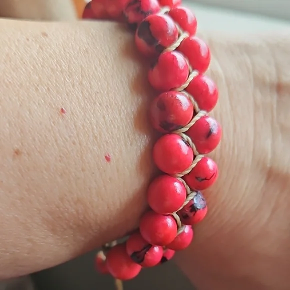 Coral Pink & Black Beaded Bracelet - Picture 7 of 8